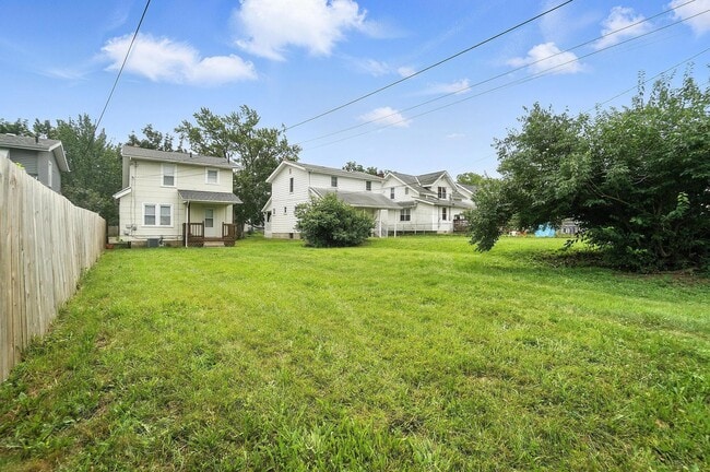 Building Photo - 825 S Terrace Ave