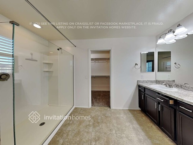 Building Photo - 3331 E Russell St