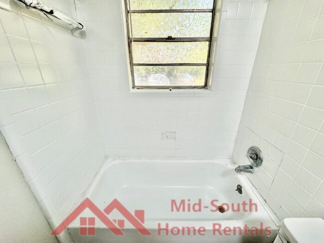 Building Photo - 2168 Carnes Ave