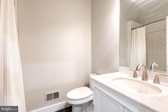 Building Photo - 632 E Fort Ave