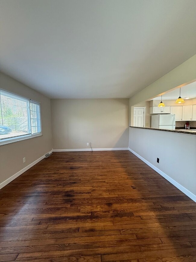 Building Photo - 3 Bedroom House Available Now!