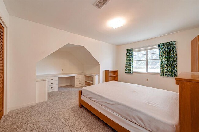 Building Photo - 16711 US-90 ALT