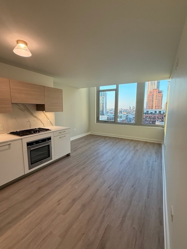 Building Photo - 641 W Lake St