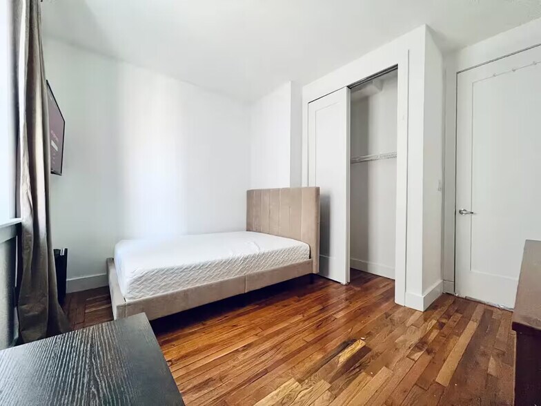 Primary Photo - Furnished room/NOT APARTMENT