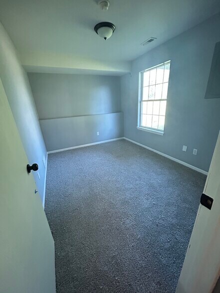 Building Photo - 1416 SE Henley Ct