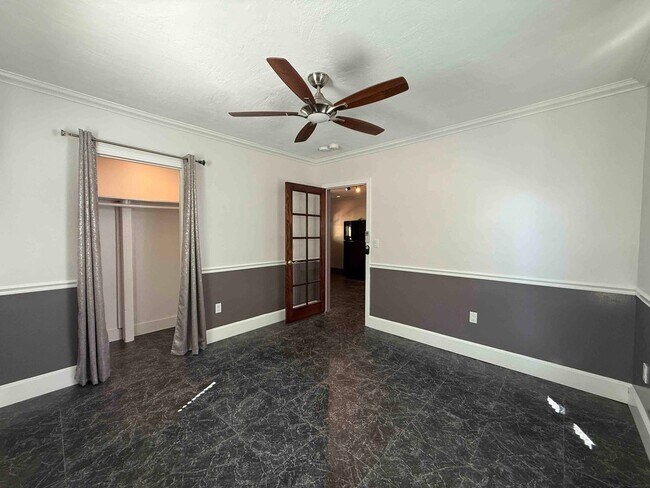 Building Photo - Charming Land Park 2 Bedroom