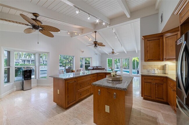 Building Photo - 2519 Barcelona Dr