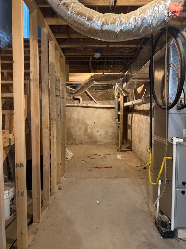 Building Photo - Newly Renovated 4 Bedroom Single Family Home