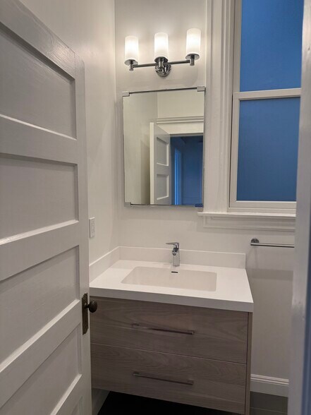 Bathroom - 427 Mississippi St