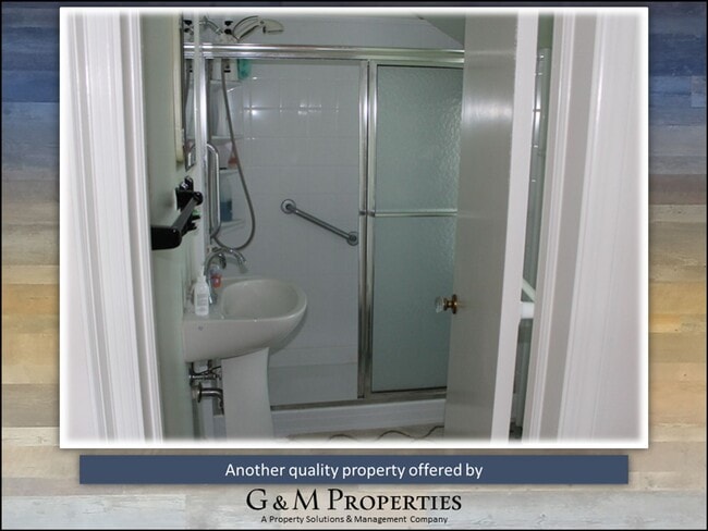 Building Photo - 4-Bedroom Single-Family - Walk to Strong/UofR!