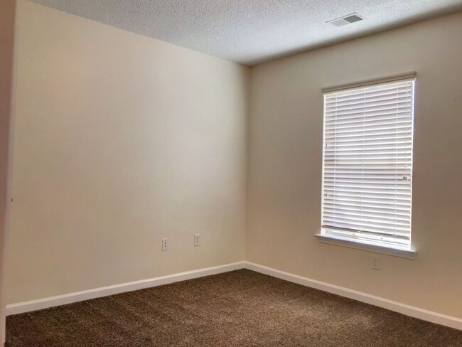 Building Photo - 765 Canyon Oak Loop