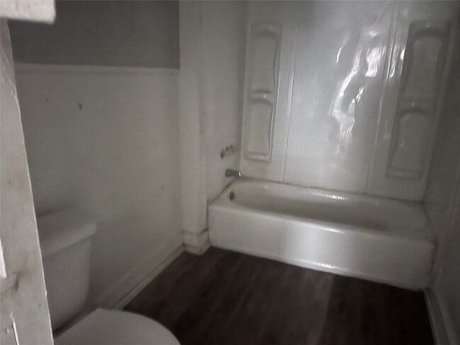 Building Photo - 513 W Caney St