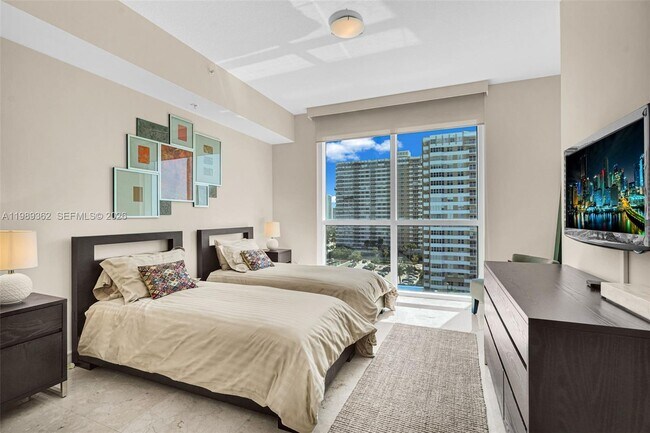 Building Photo - 1945 S Ocean Dr