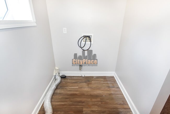 Building Photo - 2633 S Randolph St