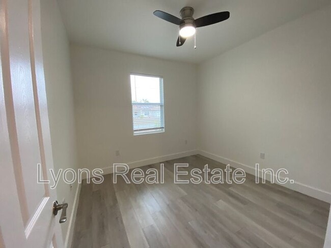 Building Photo - 2635 Starview Ave