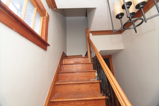 Building Photo - 4 bedroom home in the East Village of Dave...