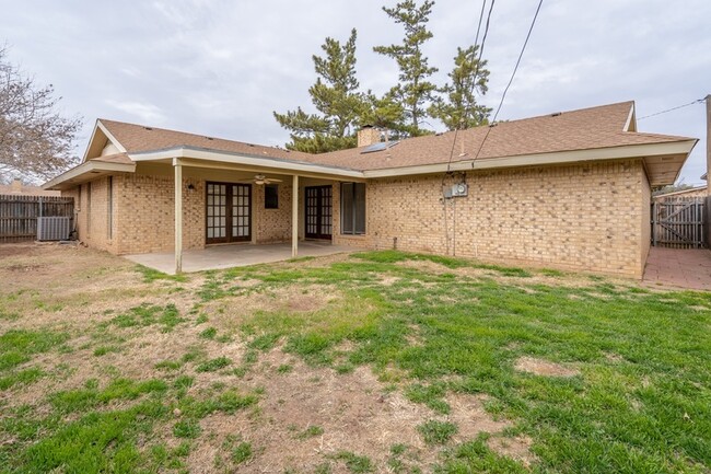 Building Photo - 4721 W Dengar Ave
