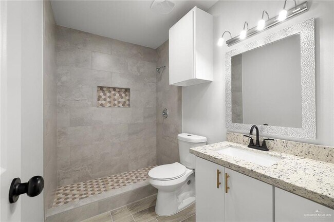 Building Photo - 14 Frio Ave