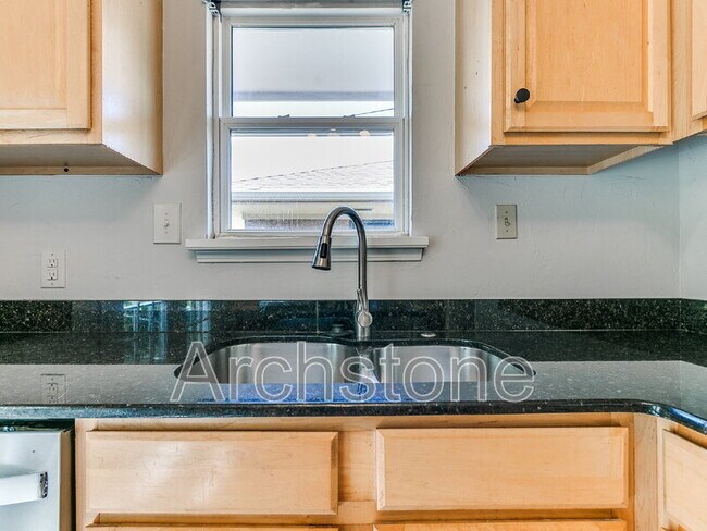 Building Photo - 1732 Carlisle Rd