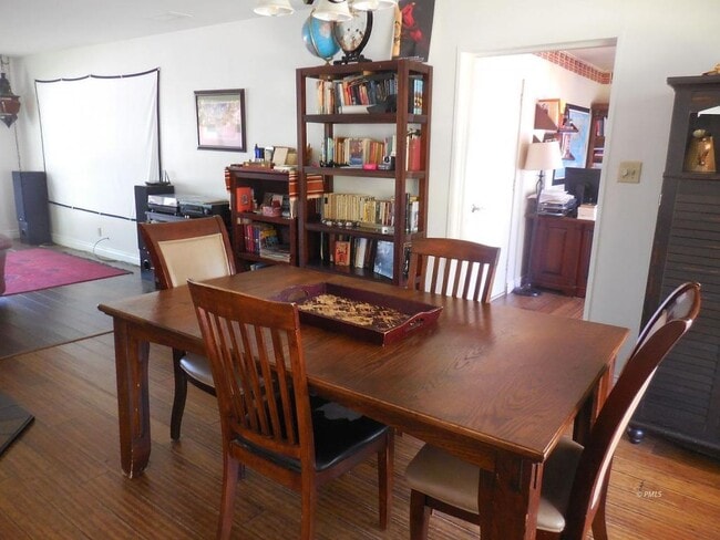 Building Photo - 418 Cedar St