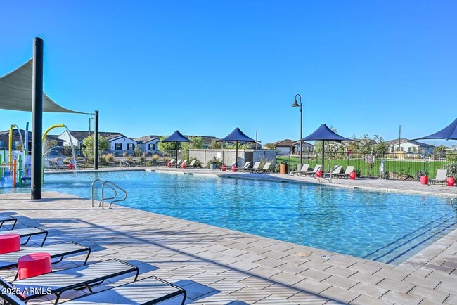 Building Photo - 17619 W Monroe St