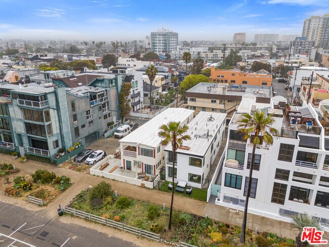 Building Photo - 3305 Ocean Front Walk