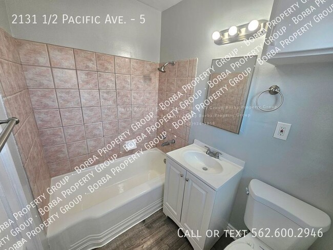 Building Photo - 1ST MONTHS FREE**STUNNING 1 BEDROOM | 1 BA...