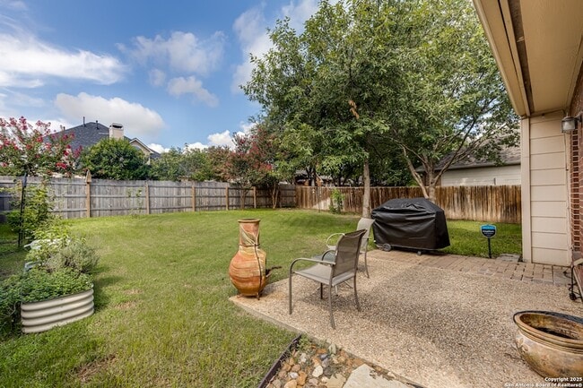 Building Photo - 2026 Thicket Trail Dr