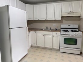 Building Photo - 2 Lancelot Ct