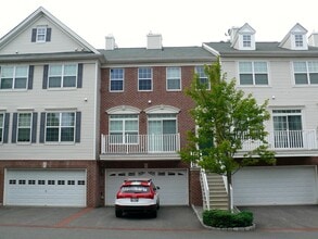 Building Photo - 7 Carpenter Ct