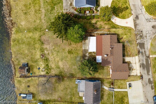 Building Photo - 2739 Lakeridge Ave