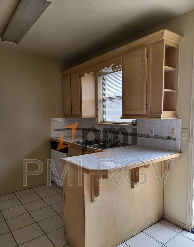 Building Photo - 709 Robin Ave