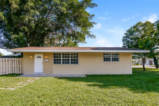Primary Photo - 7311 Miramar Pkwy
