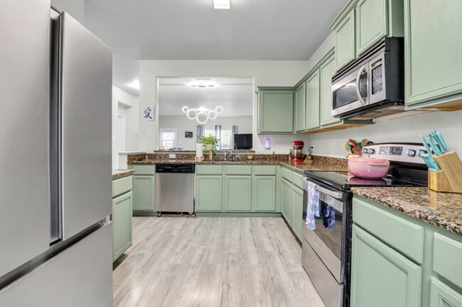 Building Photo - 6639 Luckey Pine