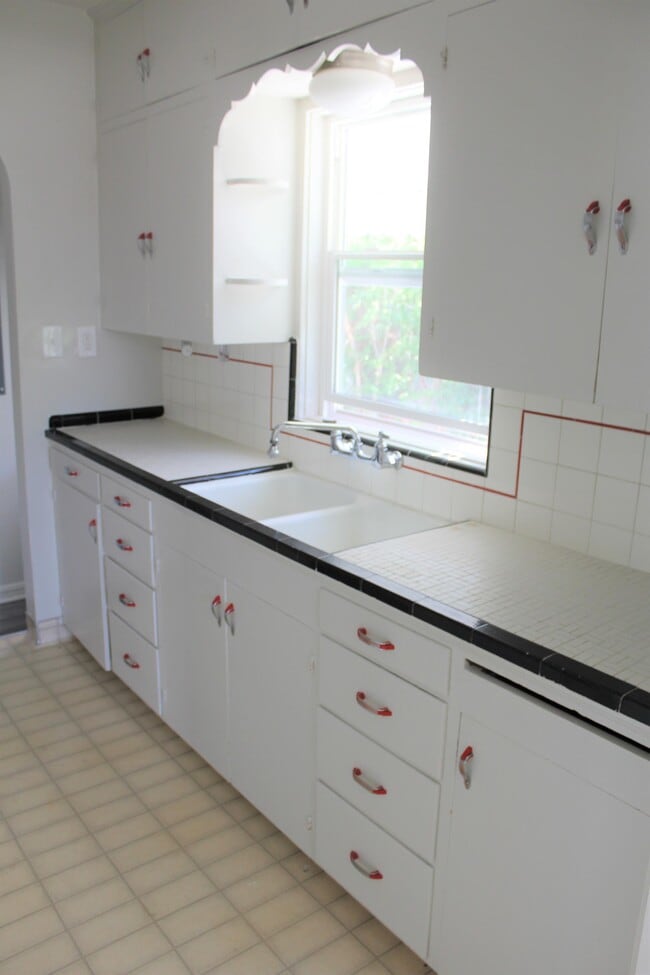 Building Photo - 1663 Blaine Ave