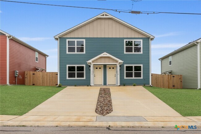 Primary Photo - 905 Martin Luther King Jr Ln