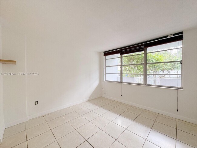Building Photo - 2175 NE 170th St