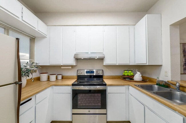 Building Photo - 4681 Albany Cir