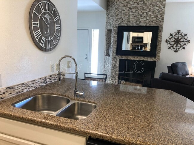 Building Photo - 9708 E Vía Linda