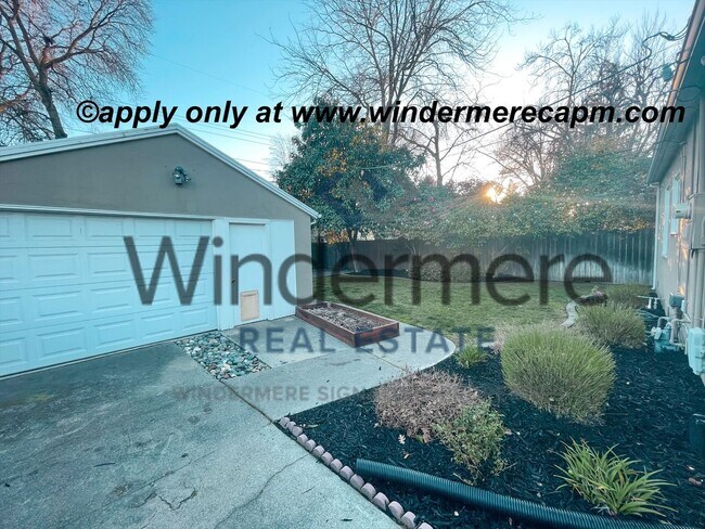 Building Photo - Charming Upper Land Park Home with Vintage Character and Natural Light — 2 Bed, 1 Bath