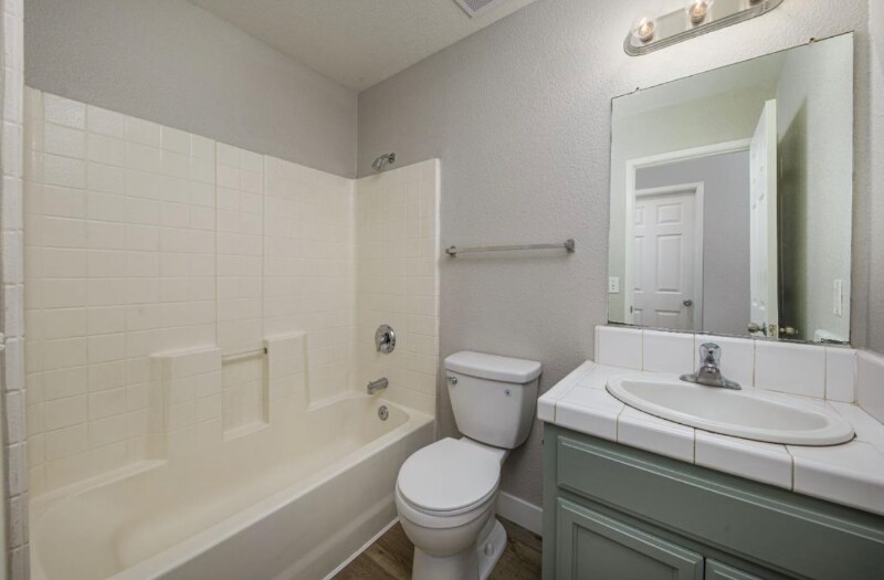 Building Photo - 210 Cordova Ln