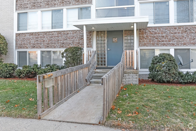 Front Entrance - Lahser Manor Apartments