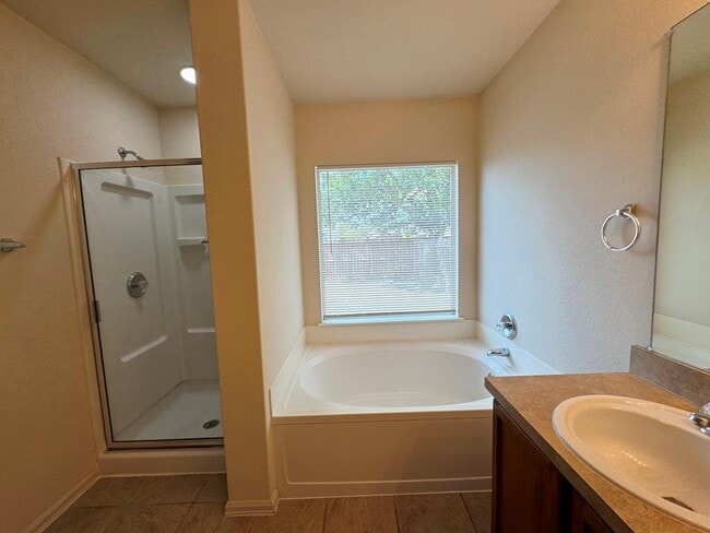 Building Photo - 172 Spruce Dr