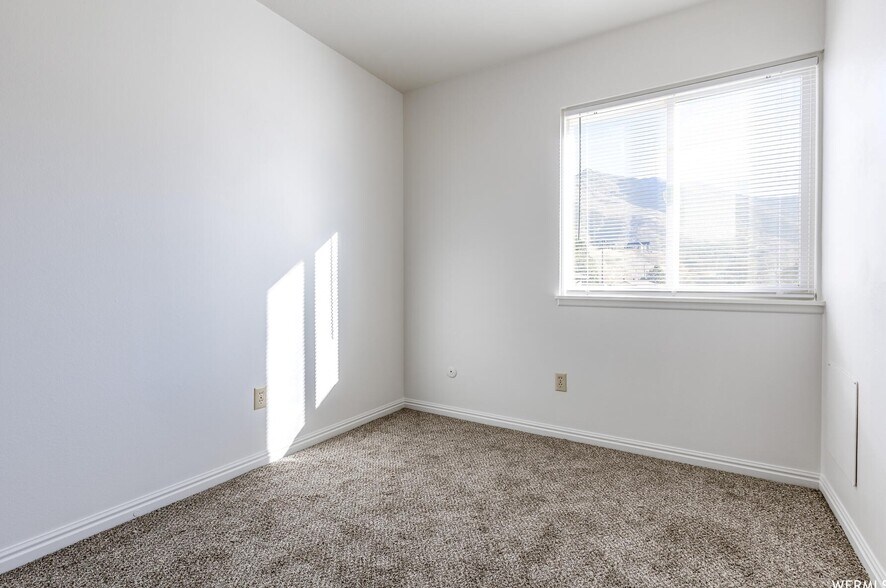 Building Photo - 5614 Meadow Ln