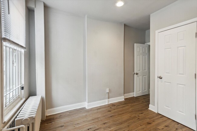 Building Photo - 1 br, 1 bath Triplex - 1707 N Gratz ST Uni...