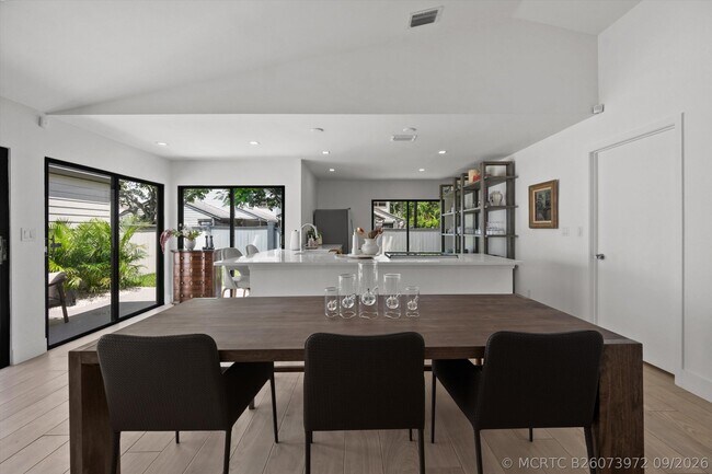 Building Photo - 2515 Bedford Mews Dr