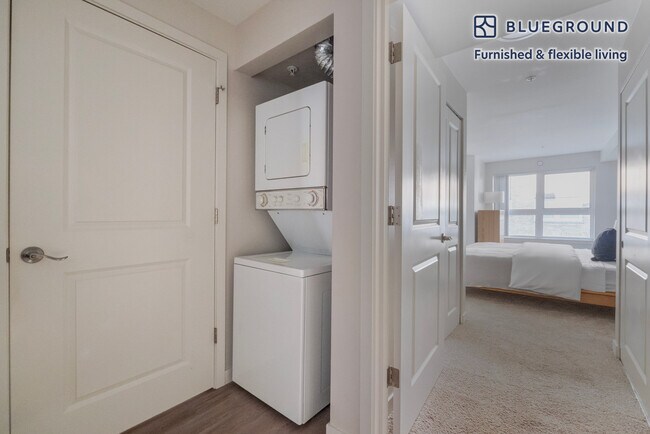 Building Photo - 526 Yale Ave N