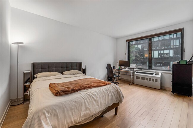 Building Photo - 21-45-45 44th Dr