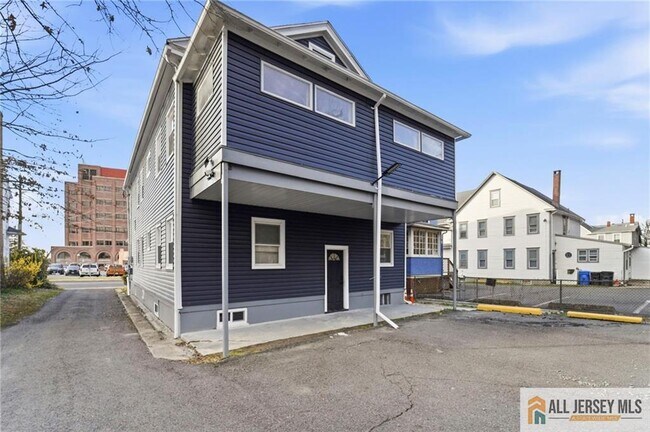 Building Photo - 29 Grant St