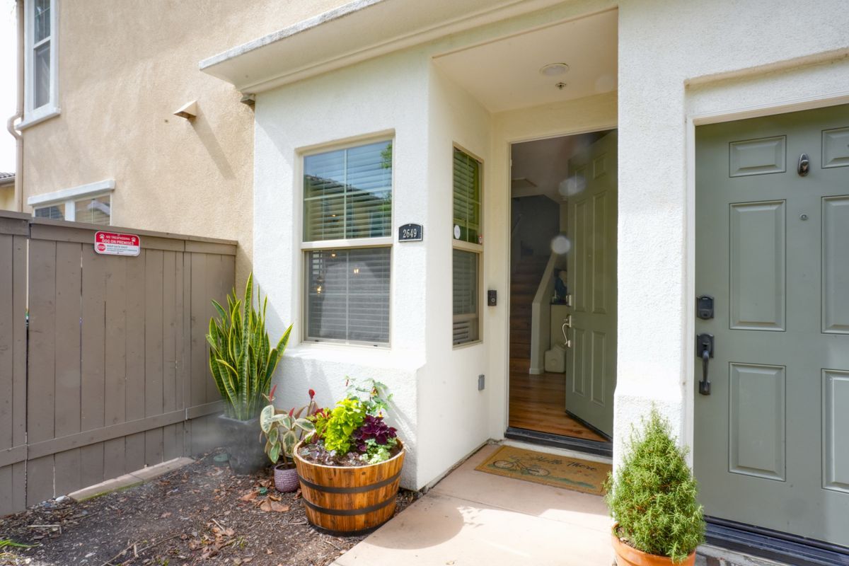 Building Photo - 2649 Bellezza Dr